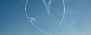 Eros Eros (gr. Ἔρος) to w mitologii greckiej bóg miłości i namiętności seksualnej. Istnieją różne wersje co do jego pochodzenia: miał być on pierwszym z bogów, rówieśnikiem Gai, którego obecność...
